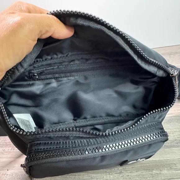 ❤️BNWT ALO Yoga Explorer Fanny- ❤️ - Picture 8 of 11